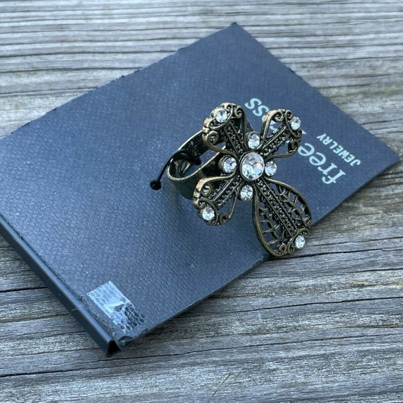 Free Press Ring Fashion Women Ring Gold Tone ring vintage crystal Size 7 - Picture 2 of 9